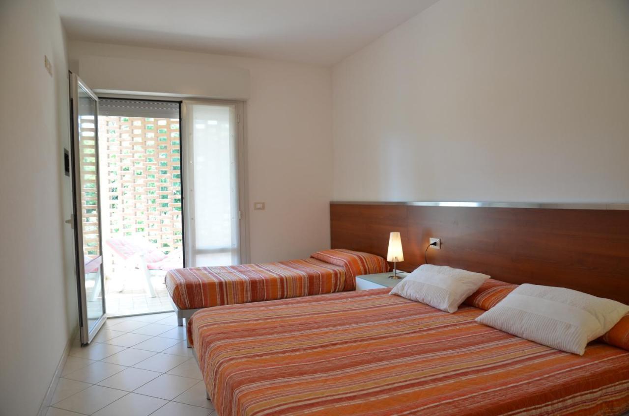Ferienwohnung Residenza Le Acacie Bibione Exterior foto