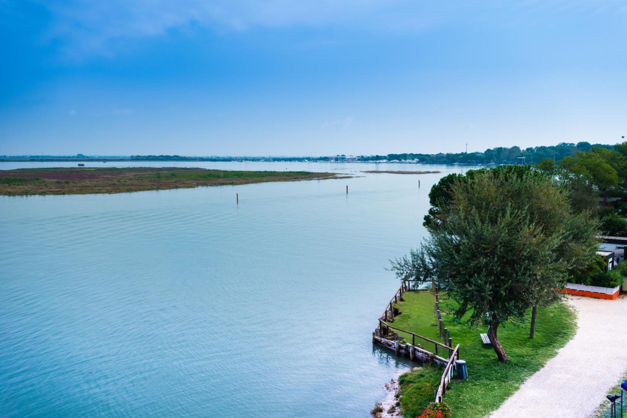 Ferienwohnung Residenza Le Acacie Bibione Exterior foto